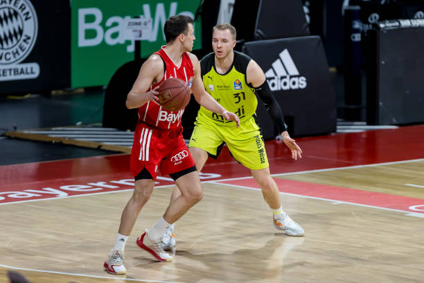 赛中拼至最 赛中拼至最