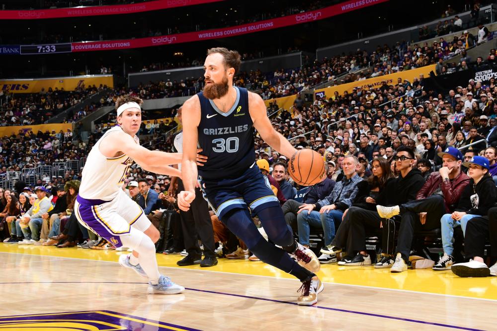 队中崭露头 队中崭露头